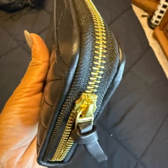 Tory Burch Black Quilted Leather Zip Wallet - Picture 3 of 13